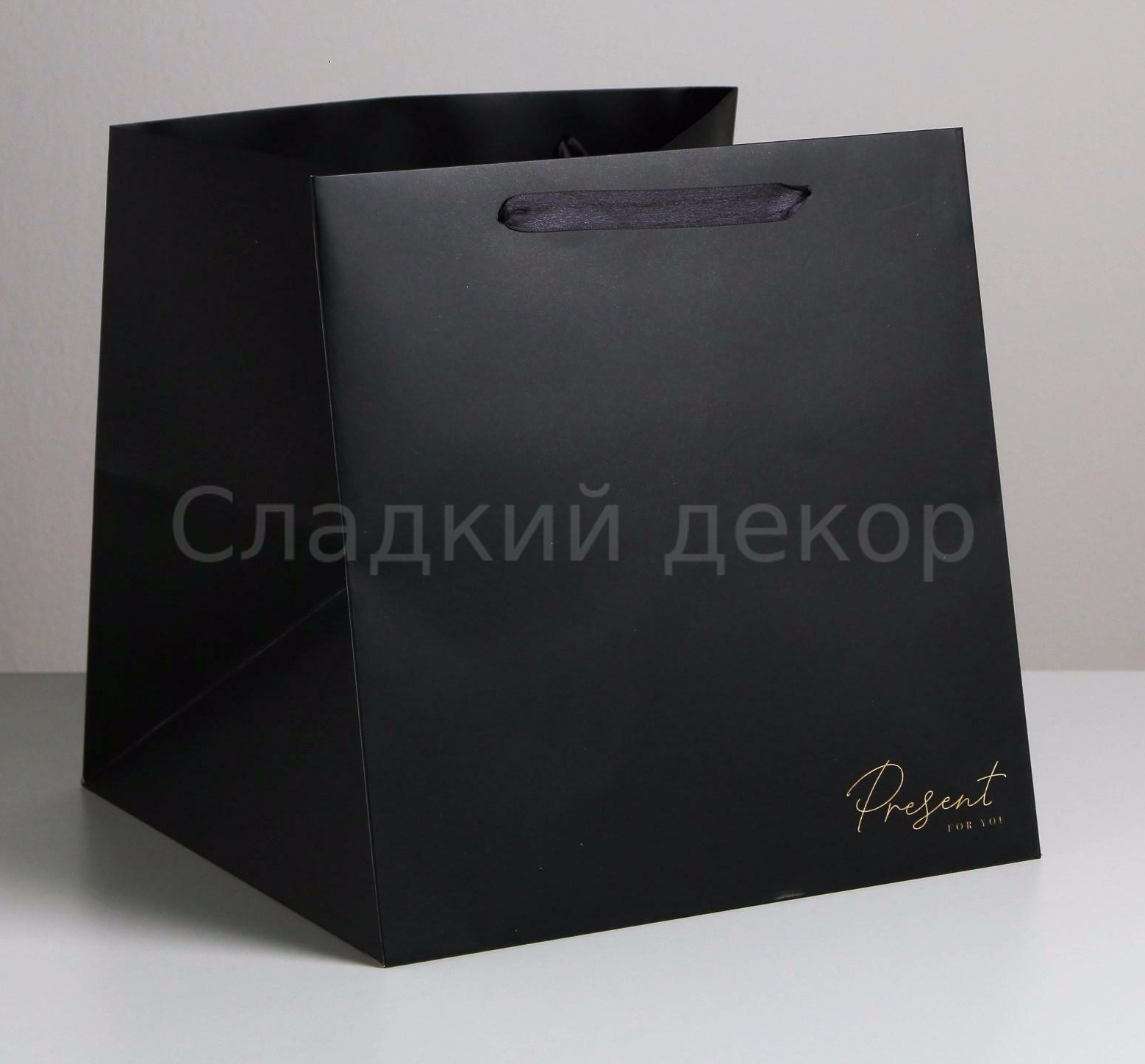 Квадратный пакет « Present », 30 × 30 × 30 см