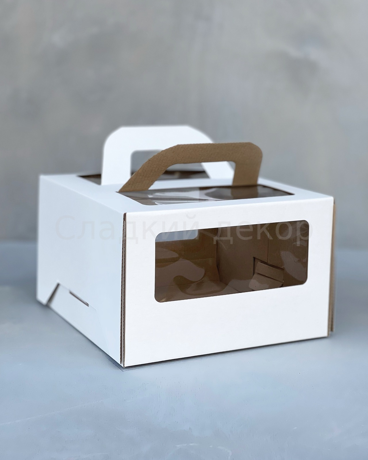 Коробка для торта с ручкой и окном, 220*220*140 мм