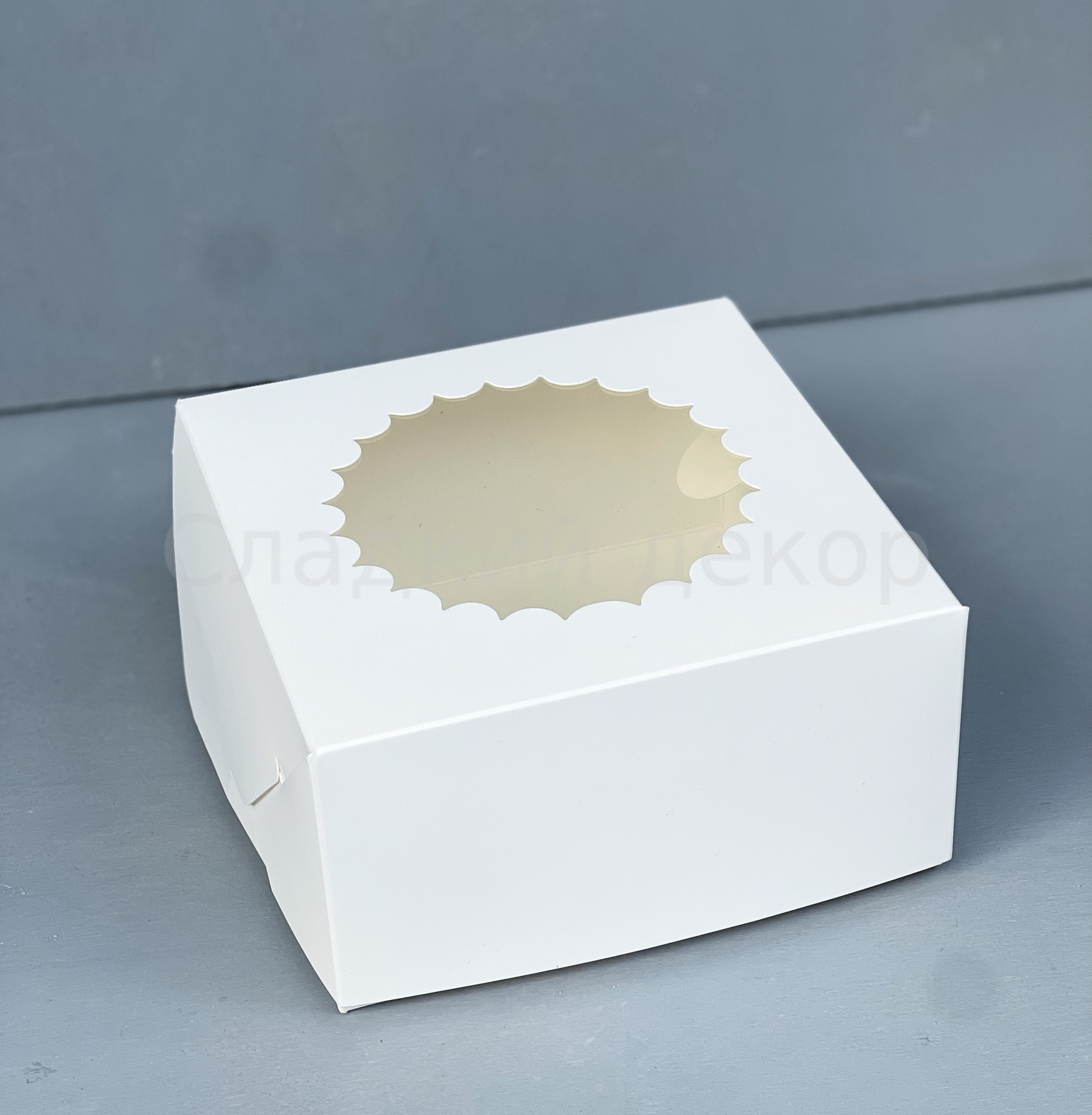 Коробка для бенто-торта с окном 160*160*80 мм, волна